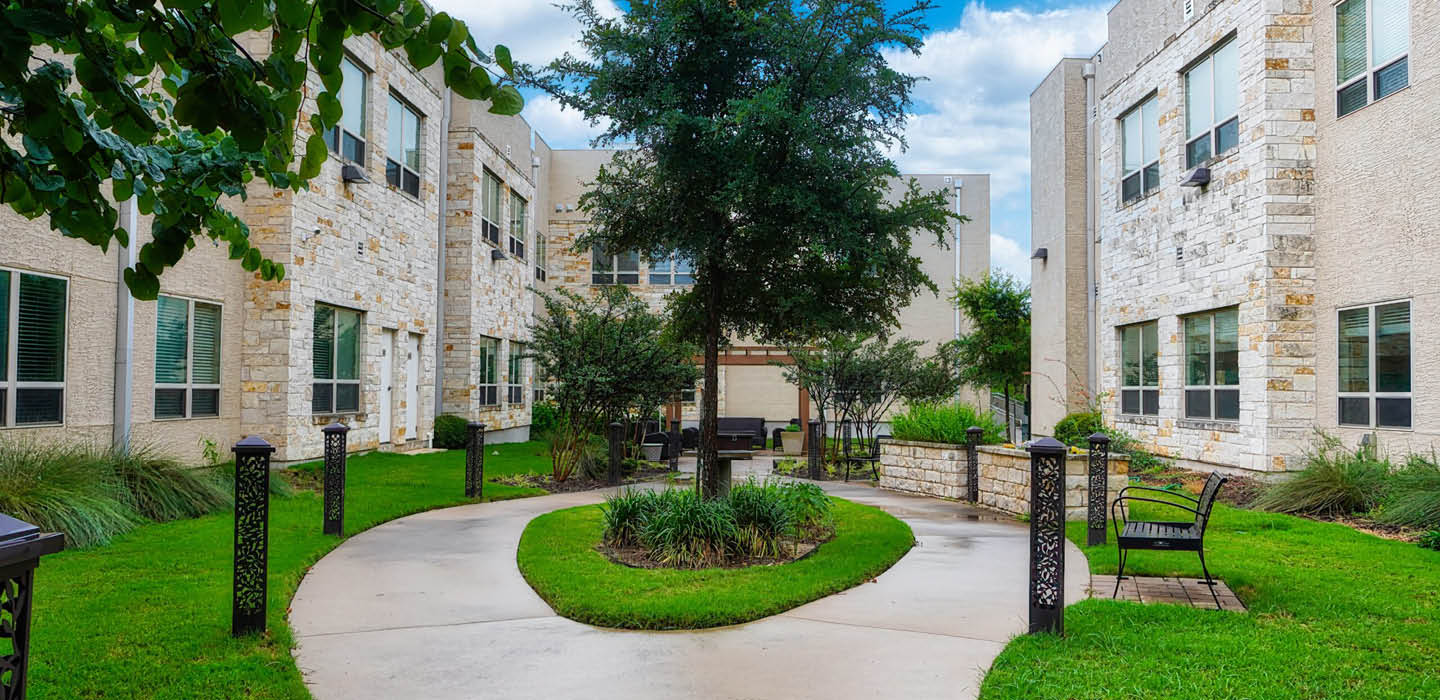 courtyard sitting area at The Legacy